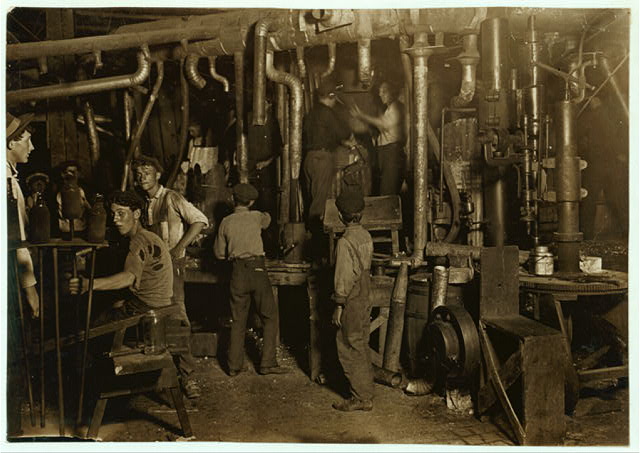 9 P.M. in an Indiana Glass Works, Aug. 1908. Location: Indiana.