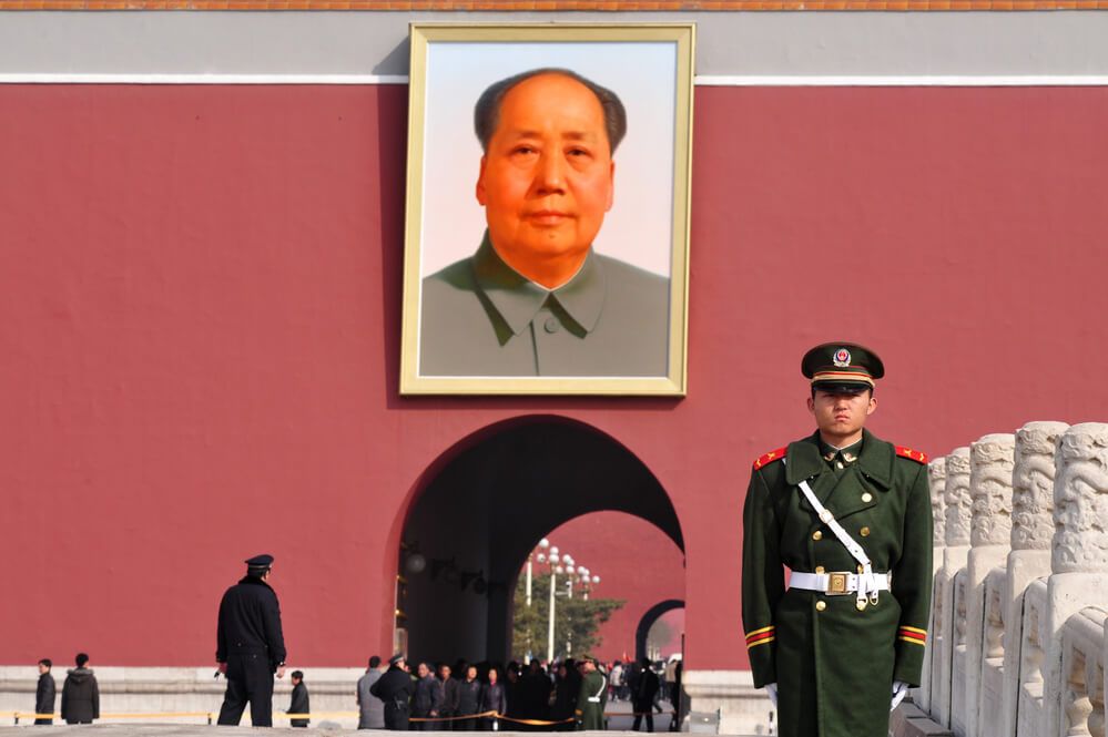 Между Ли Куан Ю и Пол Потом: когда диктаторы приводят страны к экономическому процветанию