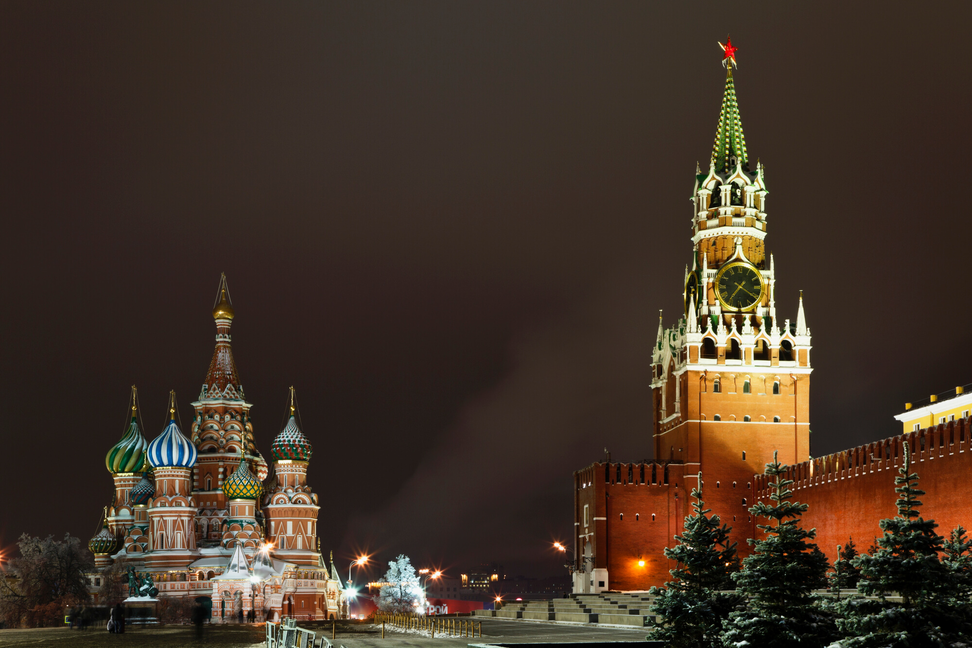 Russians not amused by giant Louis Vuitton suitcase in Moscow's Red Square