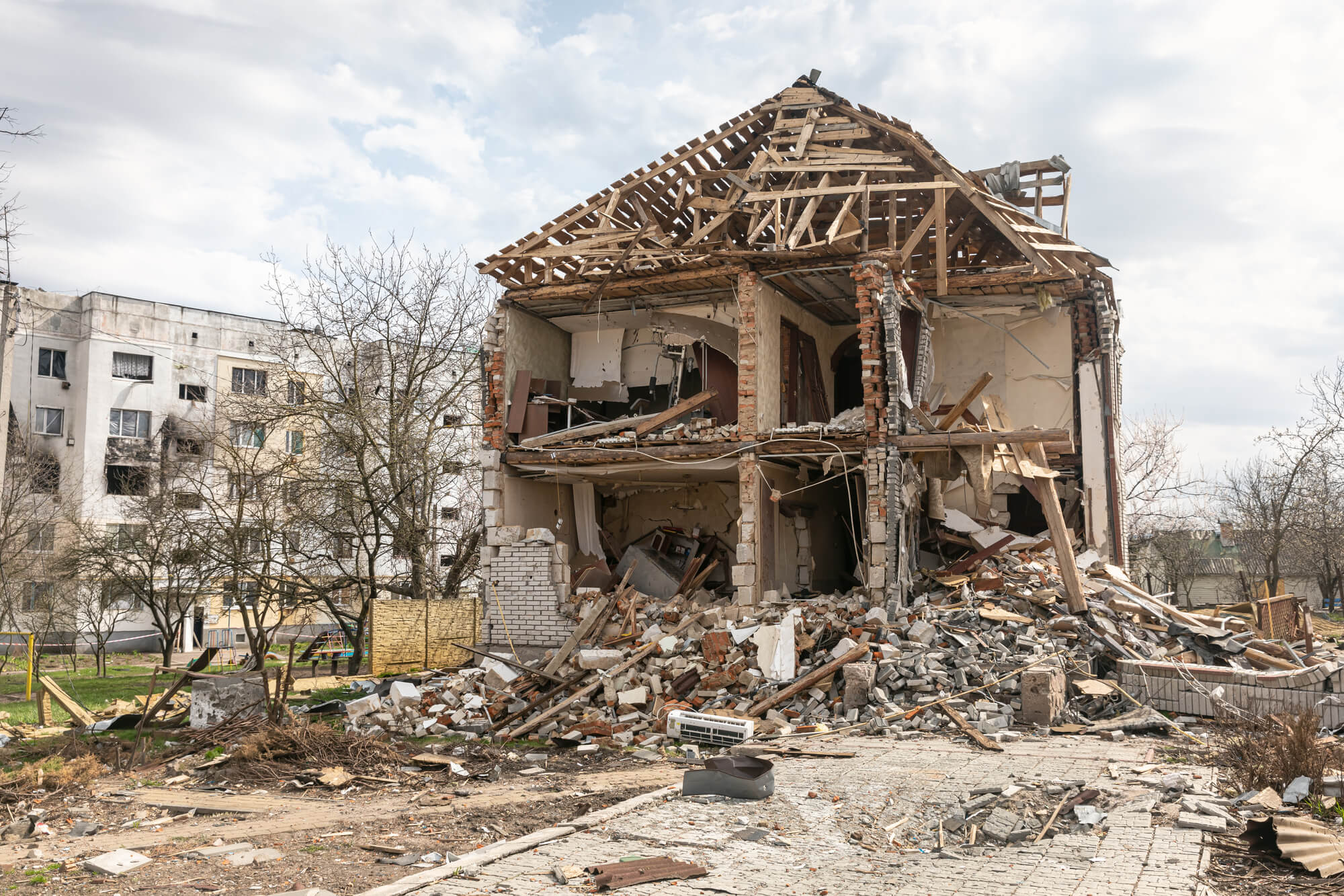 Компенсація пошкодженого чи знищеного окупантами майна: грошима, а не квартирами