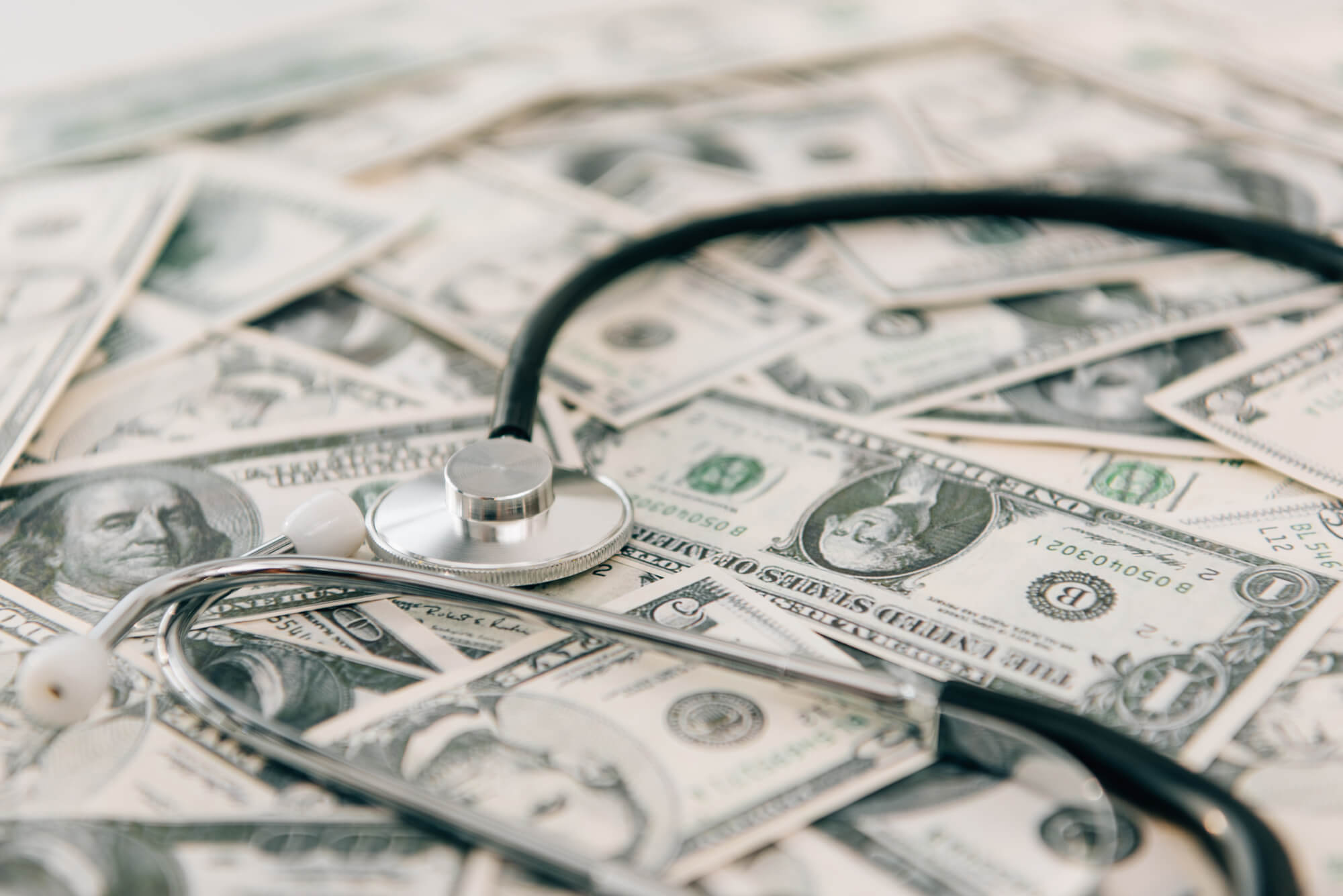 Фейки щодо системи охорони здоров’я: у держбюджеті на 2024 рік не вистачає грошей на виплати медикам. Випуск №76