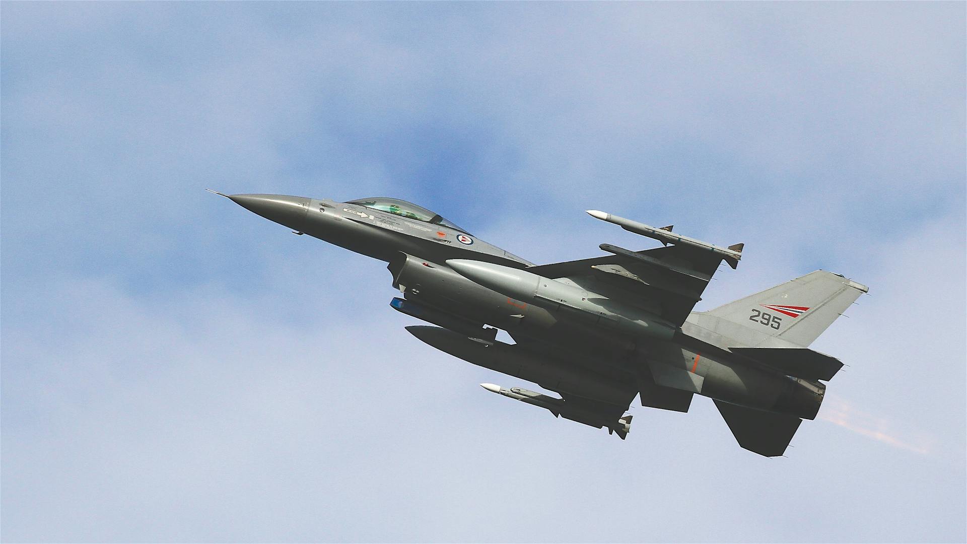 Стадія заперечення: як Z-канали брешуть про F-16 для України