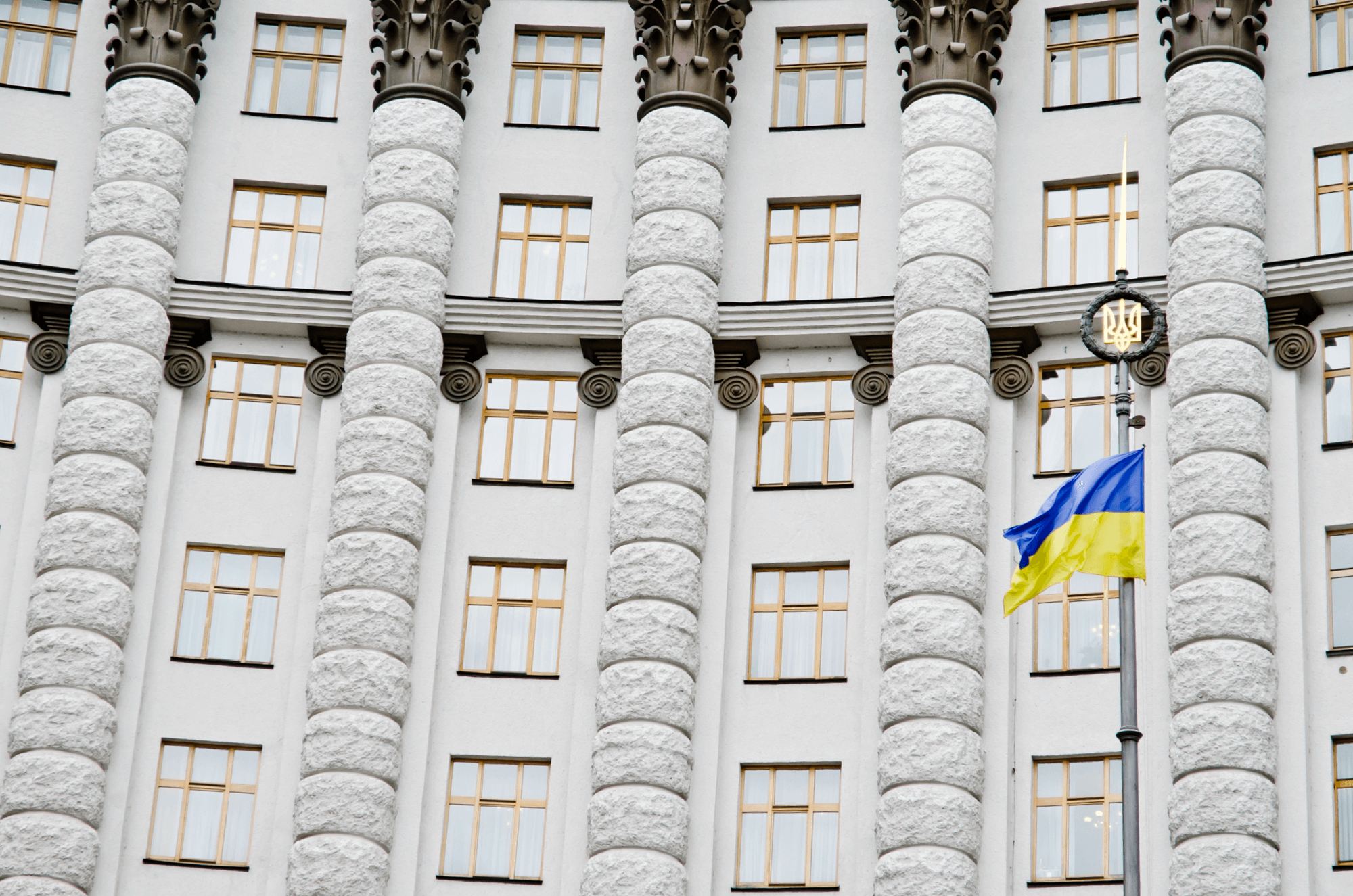 Do Ukrainians Trust Democratic Institutions? Institutional Confidence and Democracy Amid the War in Ukraine