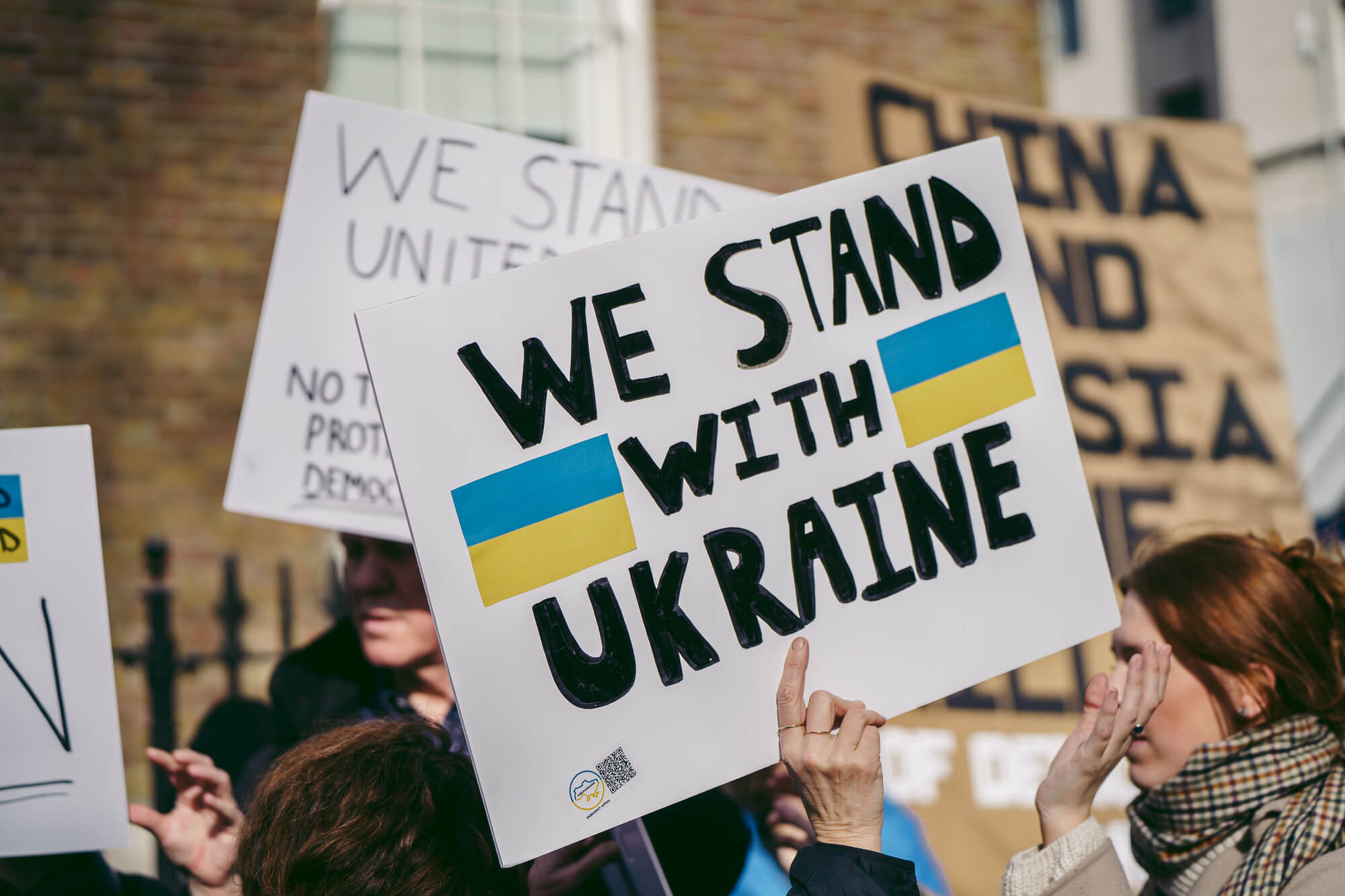 Who and How Supports Ukraine in the War?