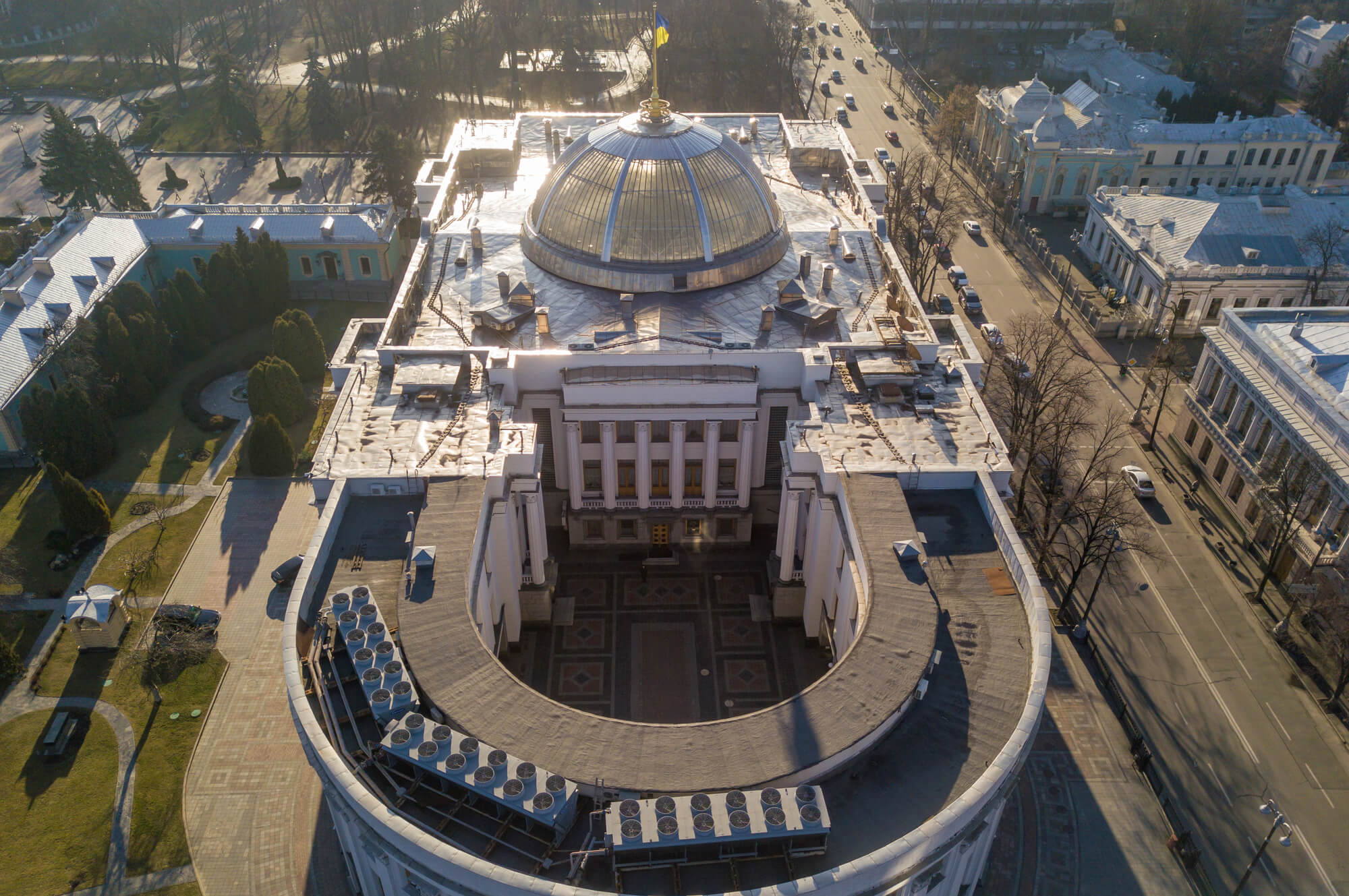 Важливі законопроєкти. Випуск 44: відповідальність членів РНБО за незаконні рішення, можливість суміщати посаду депутата з посадою міністра