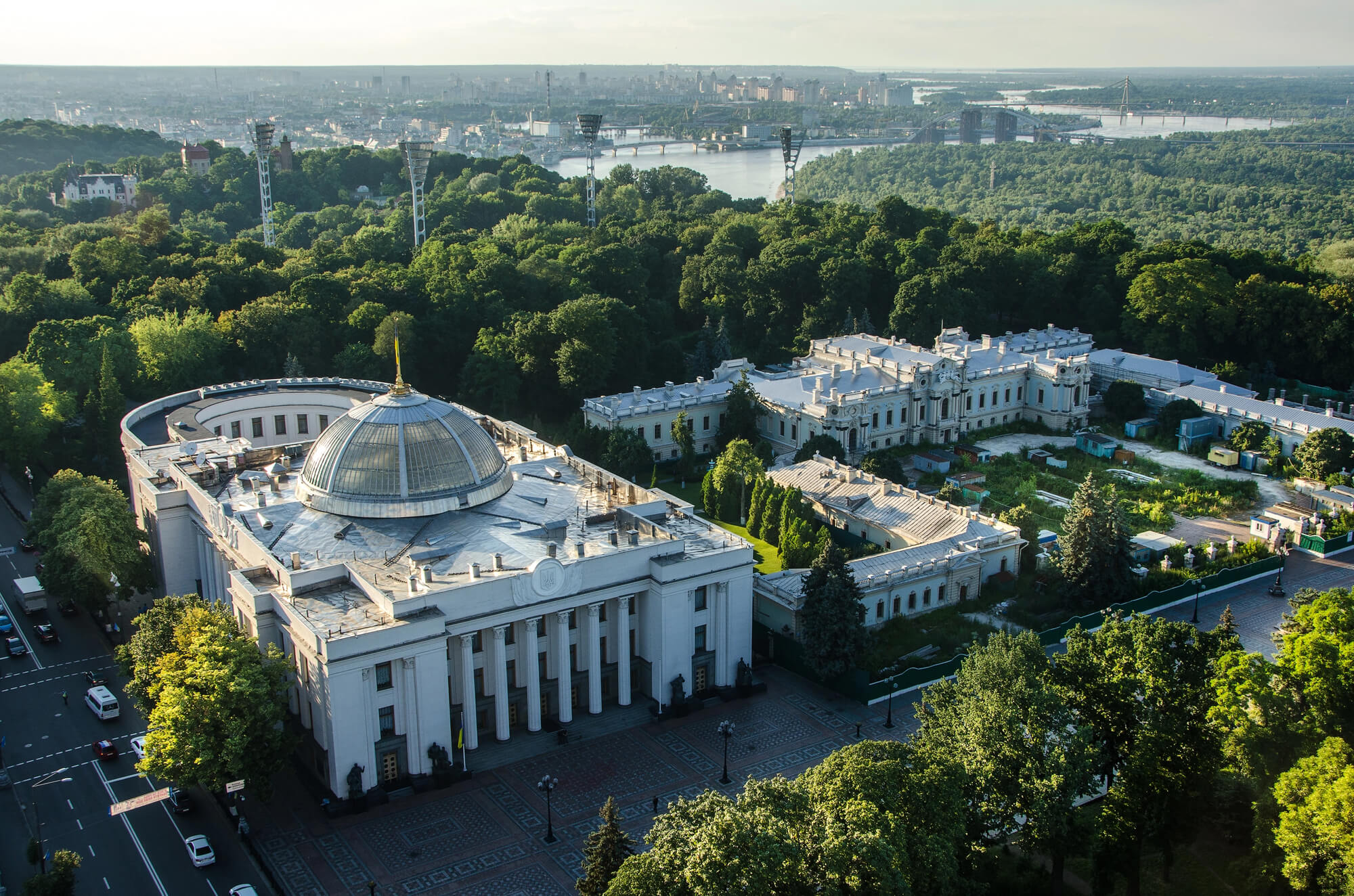 Маніпулятивна мова влади: що насправді стоїть за словами парламентарів