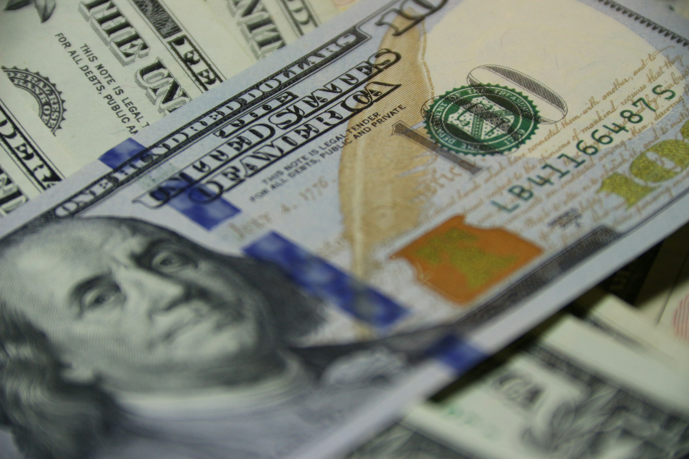 Foreign Exchange Regimes in Normal Times and Times of War: Insights from Ukraine