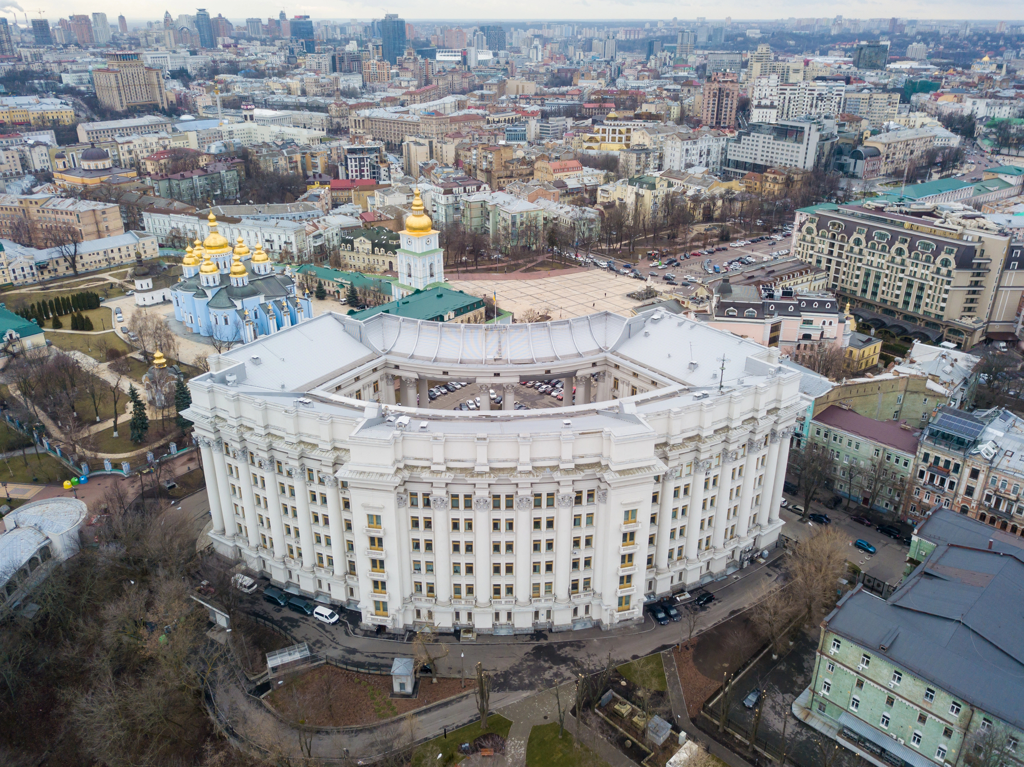 Тридцять років урядових експериментів або скільки міністерств «нормально» мати?