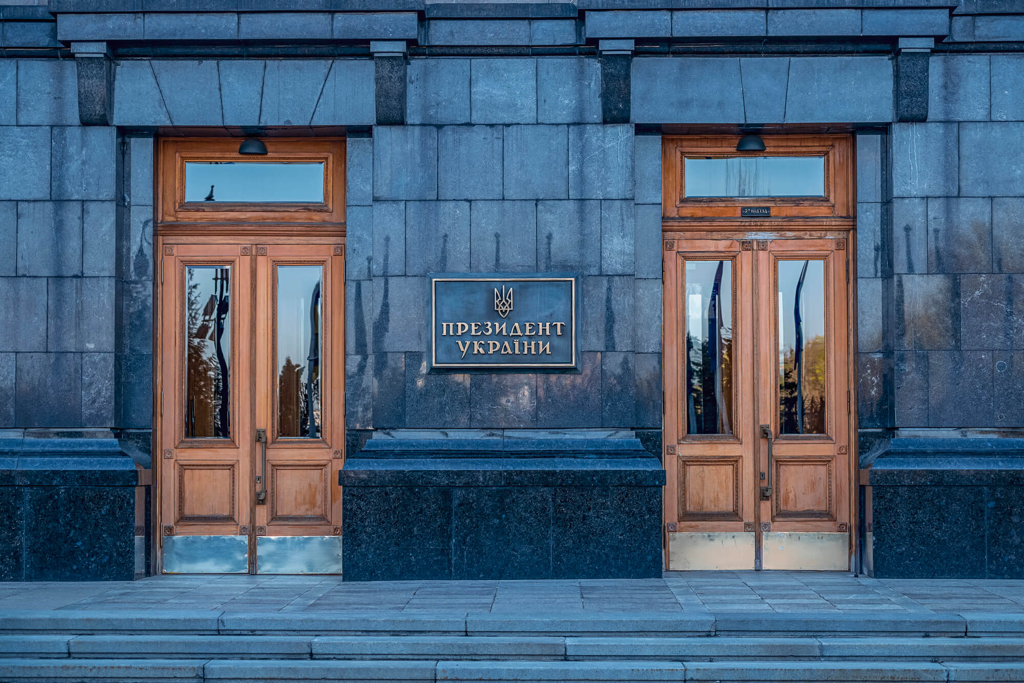 Важливі законопроєкти. Випуск 58: онлайн-послуги мають стати інклюзивними, а зарплати у державному секторі можуть обмежити