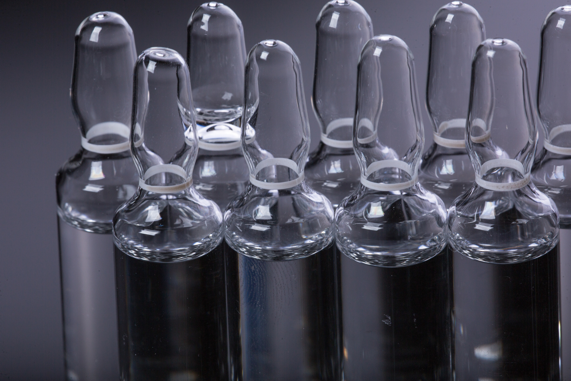 Важливі законопроєкти. Випуск 57: спільні закупівлі ліків з ЄС, нові правила працевлаштування іноземців і захист переселенців